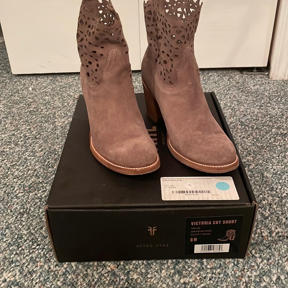 FRYE Victoria Cut Short